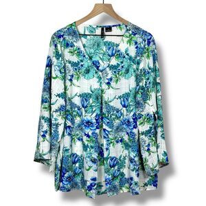 New Directions Curvy Womens Blouse 2X White Blue Floral Split Hem Flowy
